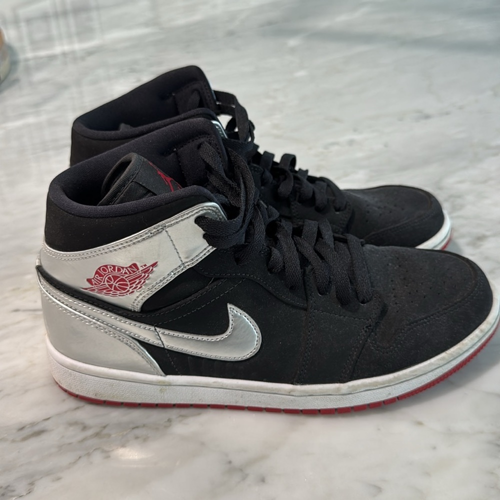 Nike Jordan 1 Mid - Picture 4 of 10